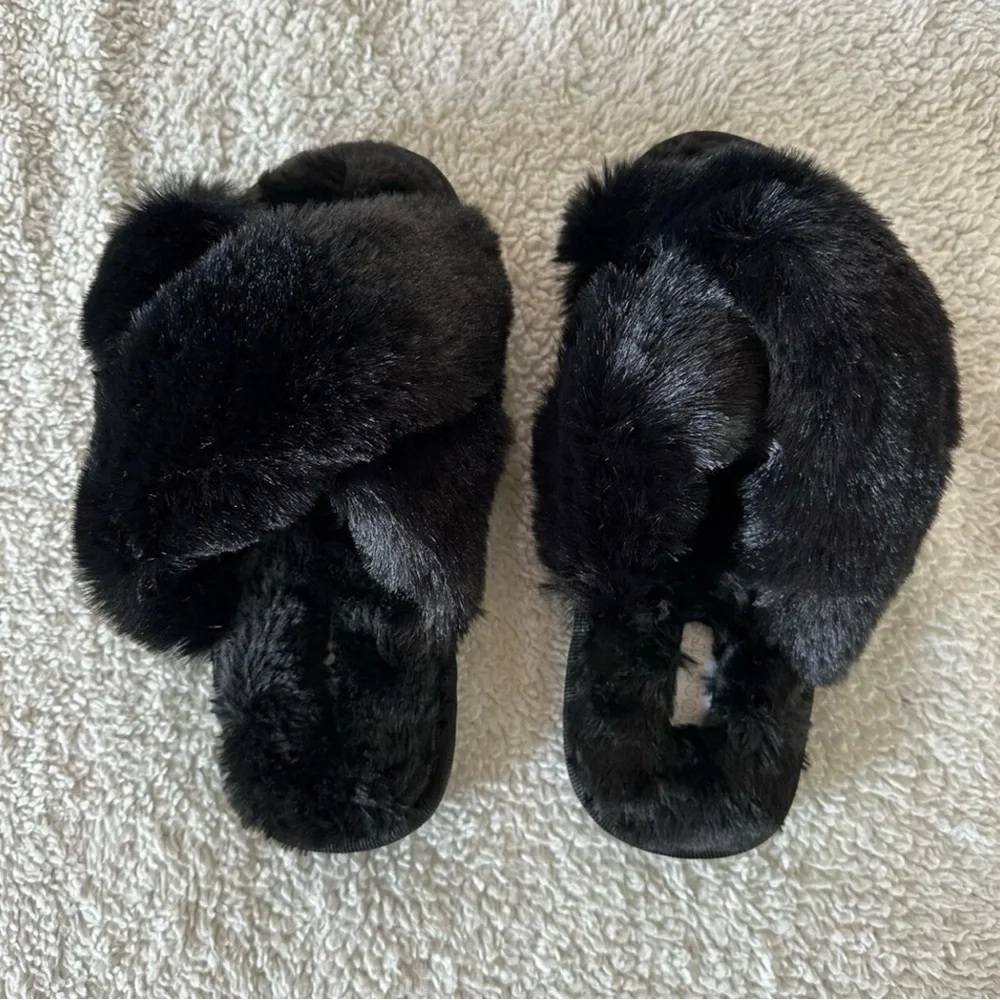 Girls Fuzzy Black Slippers